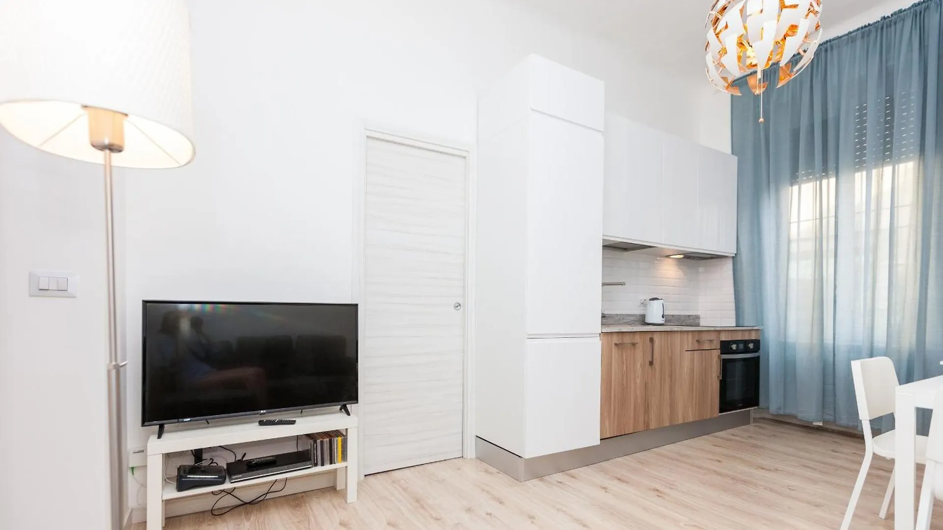 Cozy Flat In Milan Near Metro Apartment Italy